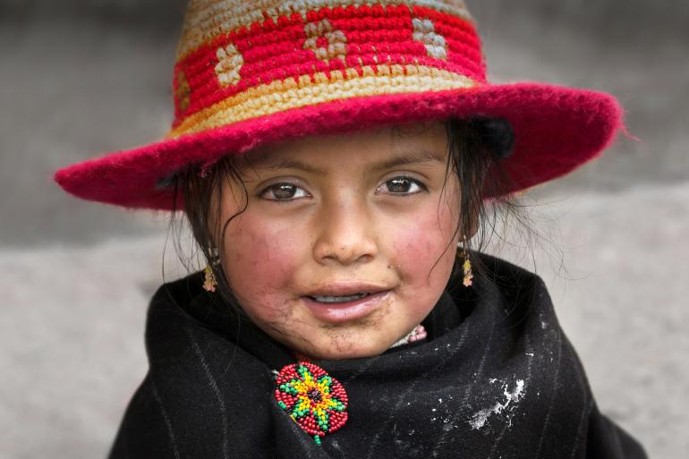 Indio-Mädchen aus Otavalo, Ecuador