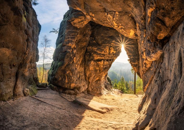 Kleinsteinhöhle: Das das zweitgrößte Felsentor der Sächsischen Schweiz ist ein Geheimtipp unter Wanderen und Fotofans. Nikon Z 6 | 14mm | 1/320 s | f/13 | ISO 100
