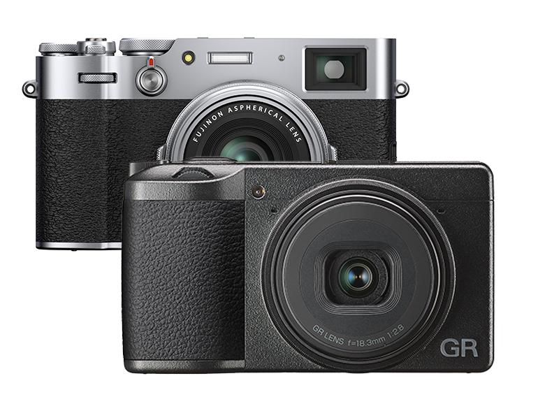 Fujifilm X100V (Hintergrund) und Ricoh GR III (Vordergrund).