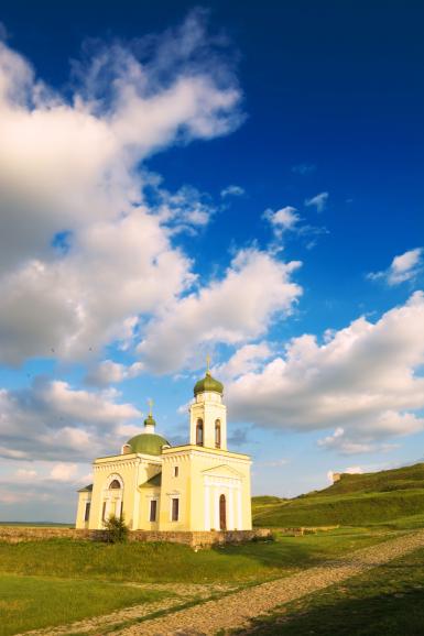 Polfilter: Dank eines Polfilters am Objektiv wirkt der Himmel blauer.