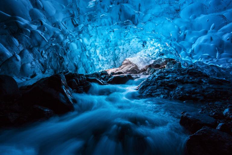 Eishöhle: Wer unseren Fotowettbewerb in diesem Jahr gewinnt, zeigen wir zur Berlin Photo Week.