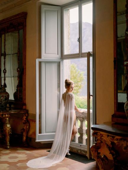 Die traumhaft gelegene Villa Balbiano am Comer See in Norditalien ist ein beliebter Ort für Hochzeiten und bietet eine perfekte Kulisse, natürlich auch für Boudoir-Aufnahmen. Canon EOS R5 | 50mm | 1/640 s | f/1,4 | ISO 1600