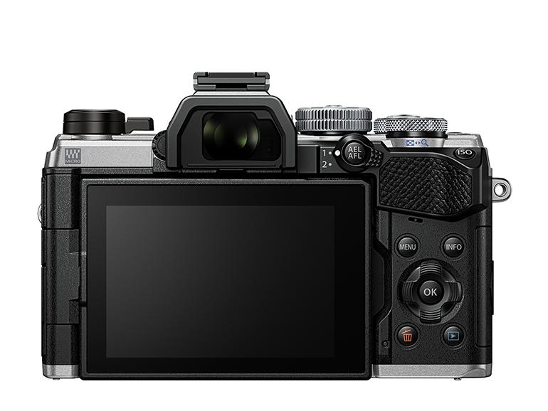 OM Digital Solutions setzt beim Mittelklassemodell OM-5 auf bereits bekannte Bedienelemente. Schade ist, dass sich im Vergleich zur OM-D E-M5 Mark III nichts im Bereich des Suchers oder Monitors getan an. Die Technik ist zwar nach wie vor gut, allerdings hat die OM-1 vor wenigen Monaten bewiesen, dass Luft nach oben bleibt.
