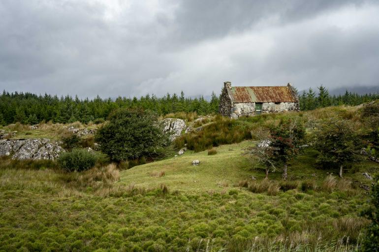 Reisefotografie in Irland: raue Landschaften und grüne Wiesen