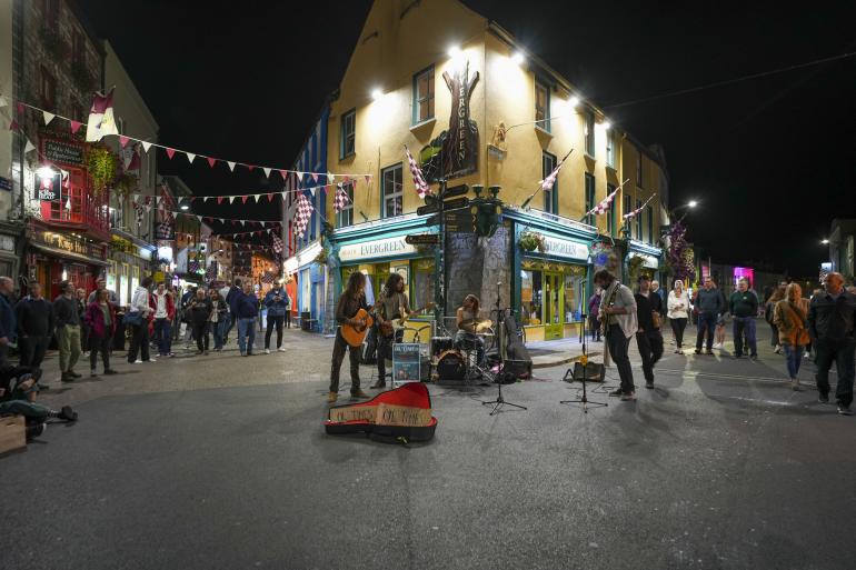 Reisefotografie in Irland: raue Landschaften und grüne Wiesen