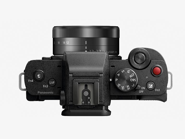 Kabellos steuern und übertragen: Die Lumix G110 von Panasonic ist mit integrierter Bluetooth- und Wi-Fi-Konnektivität ausgestattet. Damit ist die Kamera-Fernsteuerung bei Foto- und Videoaufnahmen ebenso möglich wie die kabellose Übertragung der aufgenommenen Fotos und Videos.