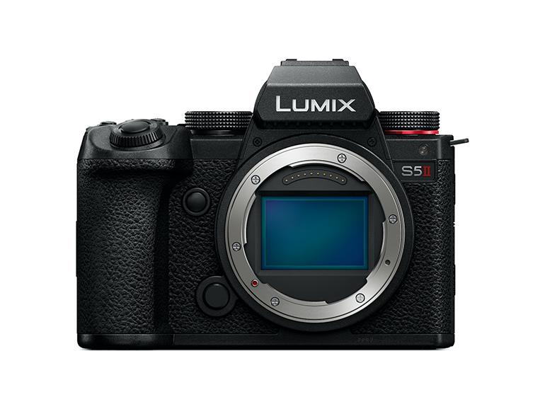 Trotz Vollformatsensor ist die Panasonix Lumix S5II extrem kompakt und damit eine ideale Reisebegleiterin.