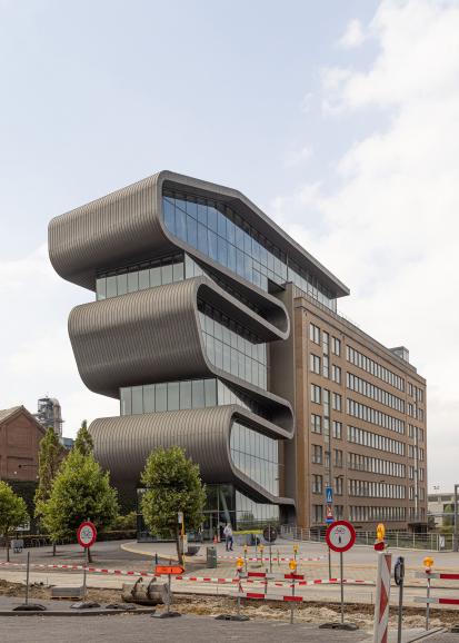 Fa. Umicore, Hoboken, Antwerpen von CONIX RDBM Architekten Canon EOS R5 | Canon EF 24–105mm F/4L IS II USM | 24mm | 1/125 s | f/7,1 | ISO 100 (unbearbeitet)