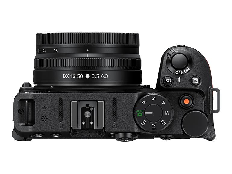 Einfaches Bedienkonzept: Nikon hat das Gehäuse der Z 30 nicht mit jeder Menge Schaltern und Knöpfen überfrachtet, sondern setzt auf ein einfaches, einsteigerfreundliches Bedienkonzept zum Filmen und Fotografieren.