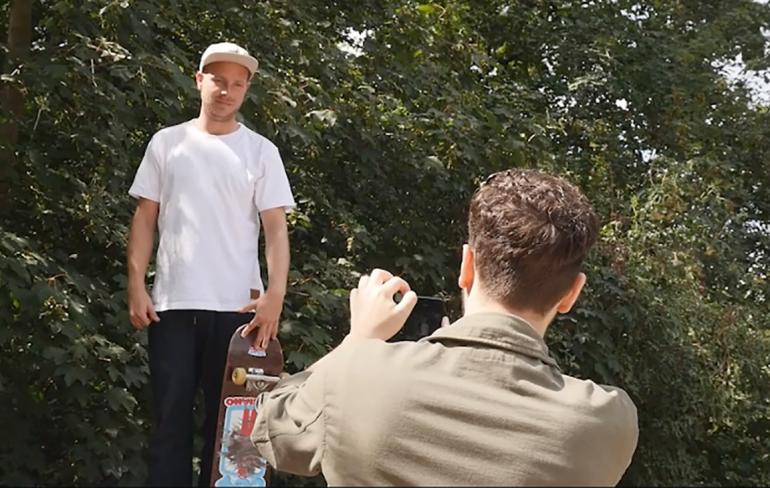 Unterwegs mit dem Smartphone: Profifotograf Marvin Ruppert Sie mit auf ein Porträtshooting in den Skatepark.