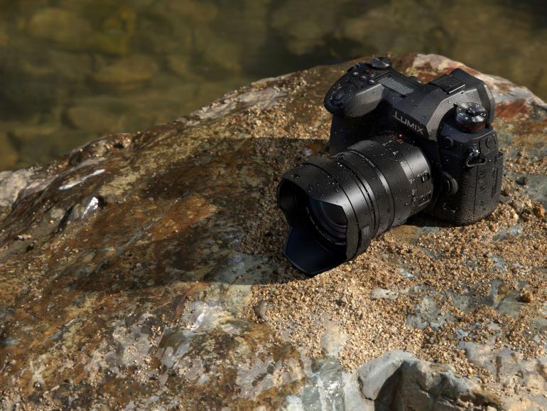 Die Panasonic Lumix G9 ist die bestbewertete Kamera unter 1.000 Euro.