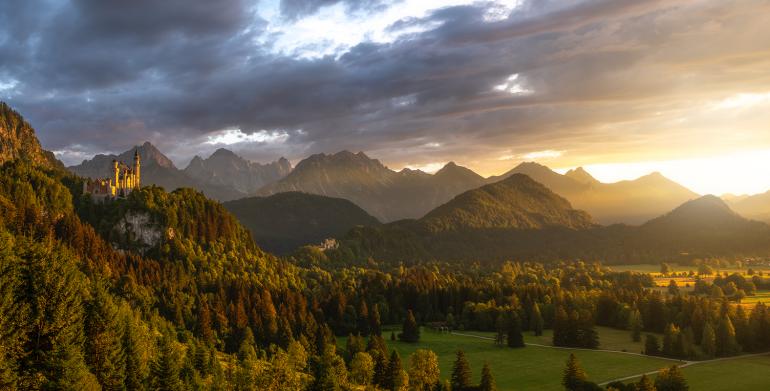 Die richtigen (Licht)- Bedingungen sind in der Landschaftsfotografie das Salz in der Suppe. Dramatische Wolken und warme Abendsonne machen das Motiv noch attraktiver. Sony Alpha 7R III | 100mm | 1/4 s | f/11 | ISO 50