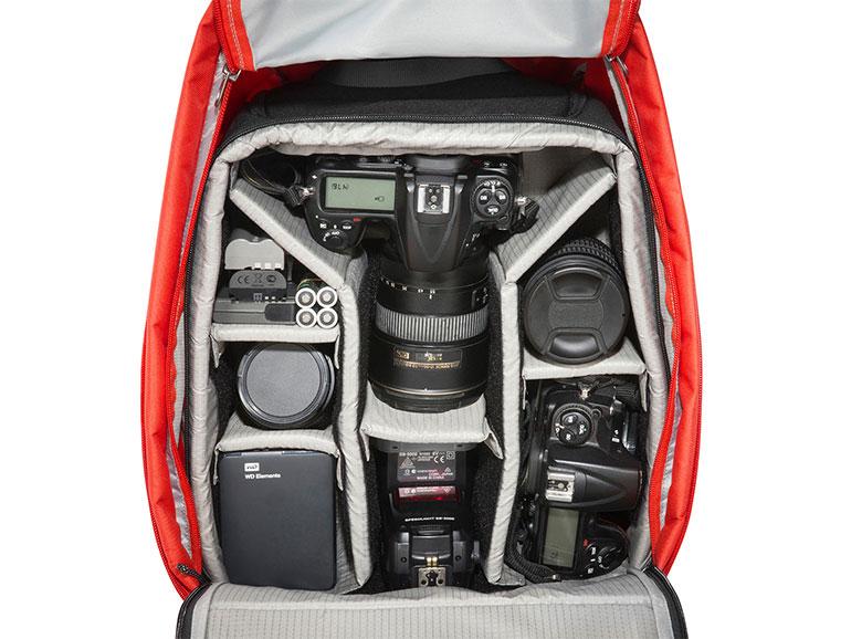 Der Tatonka Camera Insert ist eine separate Fototasche, die in den Daypacks und Wanderrucksäcken des Herstellers Platz findet.