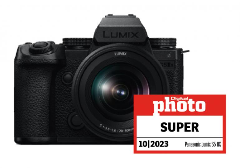 Panasonic Lumix S5IIX mit Testlogo