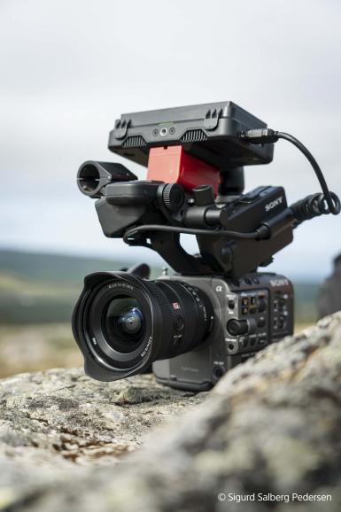 Das neue Sony G Master FE 16-35mm F2.8 GM II eignet sich auch perfekt für Videomacherinnen und -macher.