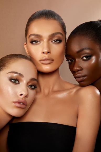 Lindemann bleibt immer am Zahn der Zeit, wenn es um neue Trends im Make-up-Bereich geht. Sie sagt: „Brands sind ein Stück weit ebenfalls Trendsetter mit ihren Produkten. Wird eine Winterkampagne bereits im Sommer geshootet, weiß man bereits, was im Winter Trend sein wird.“ Canon EOS 5D Mark IV | Sigma 24–70mm F2,8 DG DN | Art | 1/160 s | f/k. A. | ISO 100
