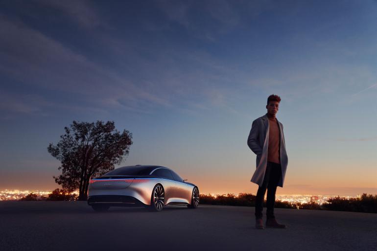 Mercedes gab mir die Gelegenheit, dieses Konzeptauto, den Vision EQS, zu fotografieren. Es ist ein gutes Beispiel dafür, wie reflektierend ein Auto ist. Ich drehte das Auto so, dass es den Sonnenuntergang in der Seitenreflexion einfängt“, erklärt uns Bakke. Sony Alpha 7R IV | 34mm | 1/20 s | f/2,8 | ISO 1000