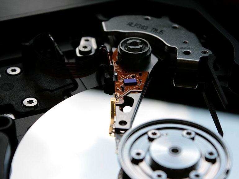Auch die Inhalte mechanisch beschädigter SSDs und Speicherkarten können Datenretter gegebenenfalls wiederherstellen.