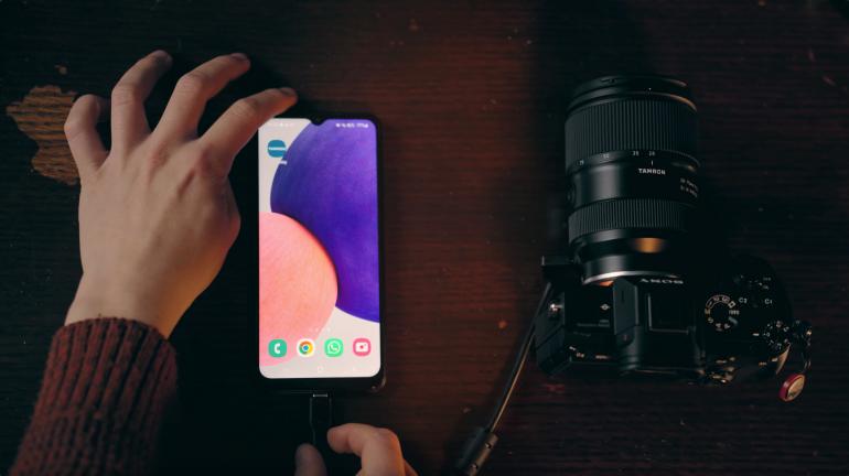 Die neue Smartphone-App TAMRON Lens Utility macht z. B. das Handy zur Fernsteuerung, aber auch Objektiv- Anpassungen sind damit möglich.