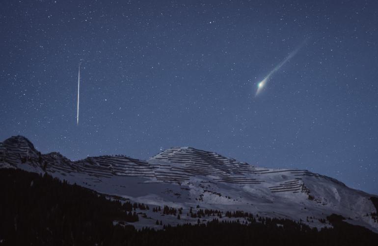 The Comet and a Shooting Star | Canon EOS R6 | 50mm | variabel | f/2,8 | ISO 6400