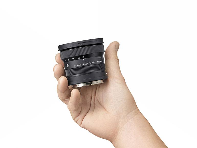 Das Sigma 10–18mm F2.8 DC DN | Contemporary ist nach Herstellerangaben das aktuell kleinste und leichteste Ultraweitwinkelzoom für APS-C-Kameras.