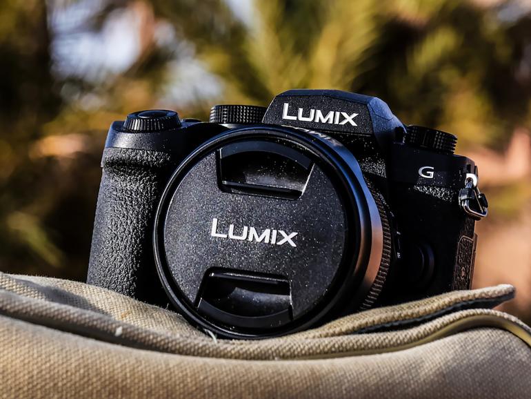 Unser Testsieger der Systemkameras unter 500 Euro, die Lumix G91 von Panasonic, ist dank ihrer kompakten Gehäusemaße eine ideale Reisekamera.