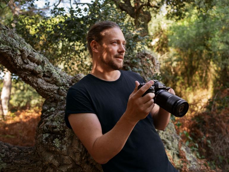 Mit der OM-1 Mark II hat OM System eine Kamera im Portfolio, die perfekt für Outdoor-Abenteuer und Wildlife-Fotos geeignet ist.