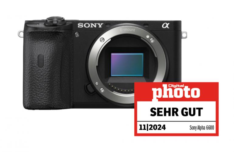 Sony Alpha 6600 mit Testlogo
