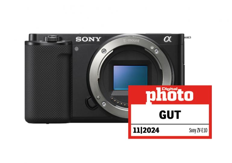 Sony ZV-E10 mit Testlogo