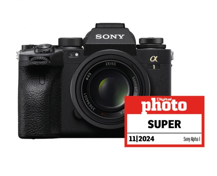 Sony Alpha 1 mit Testlogo