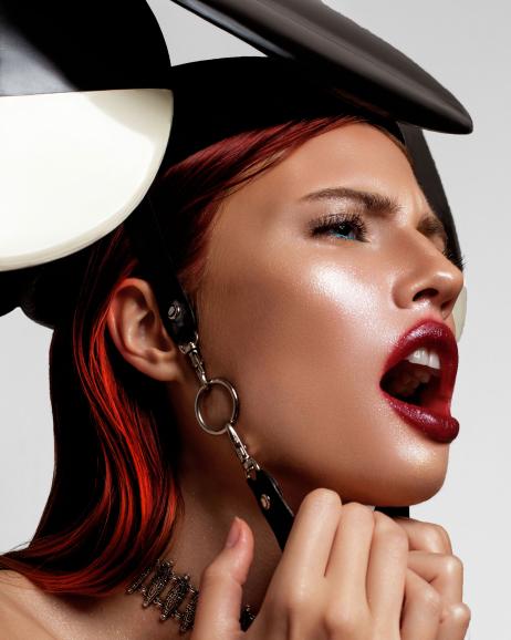 In Mailand arbeitete Fotograf erneut mit Model Steinunn María Agnarsdóttir zusammen. Für das Make-up zeigte sich @elenagentilemuah verantwortlich. Das Styling übernahm @vrp_styling. Canon EOS-1D X Mark II | 50 mm | 1/160 s | f/8 | ISO 200