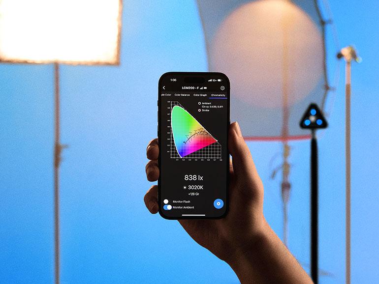 Das LightColor Meter liefert alle Werte direkt auf die Smartphone-App.