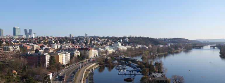 Panoramaformat: Im Panoramaformat, das sich per Schalter auswählen lässt, wirken Stadtansichten noch eindrucksvoller.