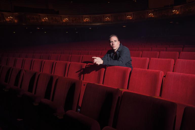 Den Komponist und Produzent Martin Kohlstedt fotografi erte Krzysztof Macikowski im altehrwürdigen Berliner Admiralspalast. Sony Alpha 7R IV | 35 mm | 1/200 s | f/6,3 | ISO 320