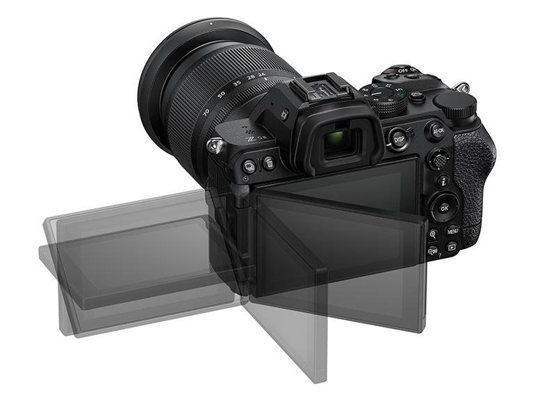 Nikon hat der Z5II deutliche Verbesserungen beim Kamera-Monitor spendiert. Dieser bietet nun nicht nur eine höhere Auflösung mit 2,1 Mio. Bildpunkten, sondern ist nun auch frei beweglich.
