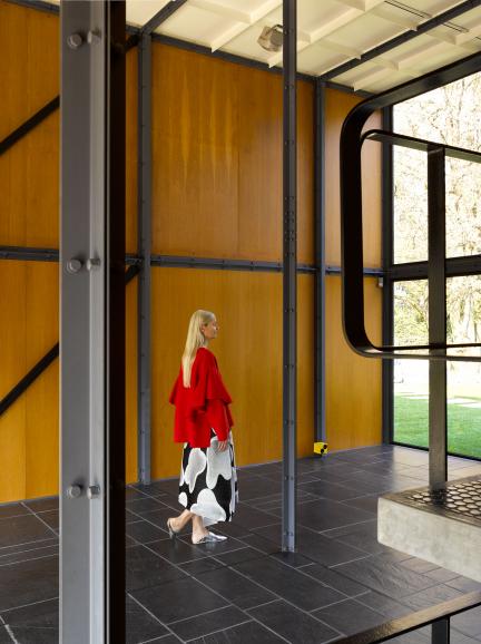 Für die Neue Zürcher Zeitung fotografierte Seraina Wirz den Pavillon Le Corbusier in Zürich.
