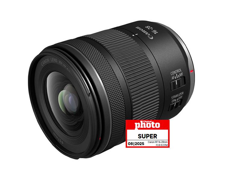Mit nur 445 Gramm ist das lichtstarke Weitwinkelzoom ein echtes Leichtgewicht und somit ideal für Fototouren.