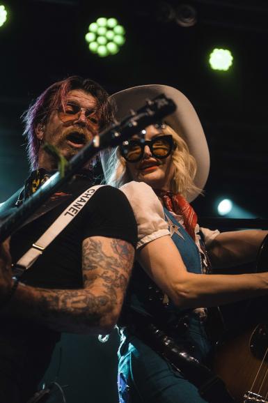 In der Kölner „Essigfabrik“ dokumentierte Löwer das Konzert der Band Eagles of Death Metal.