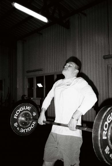 Auch analog unterwegs: Einblicke ins Training, aufgenommen mit der Olympus XA-1 und einem Ilford HP5 Film.