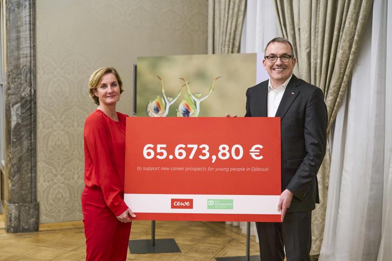 Für jedes hochgeladene Foto spendet CEWE 10 Cent an die SOS-Kinderdörfer weltweit – in diesem Jahr insgesamt 65.673,80 Euro.