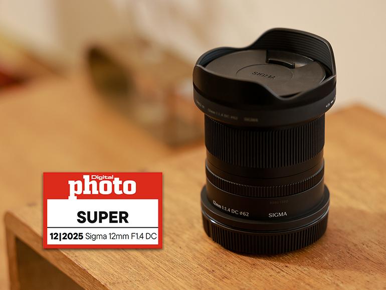 Das Sigma 12mm F1.4 DC | Contemporary ist für APS-C-Kameras von Fujifilm, Canon und Sony erhältlich.