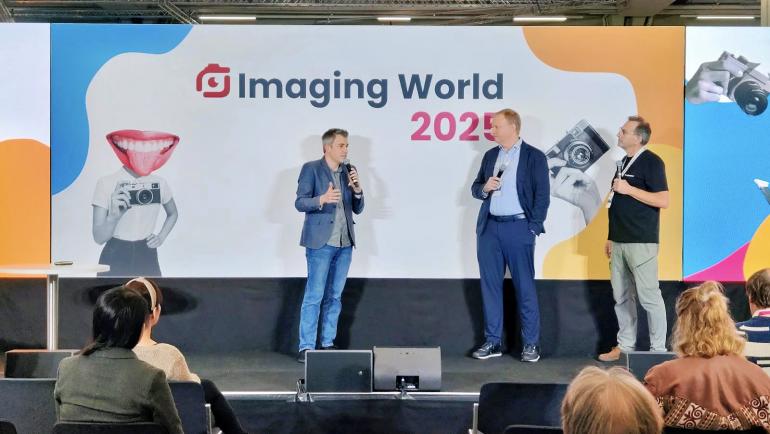 Die sogenannte Main Stage war der zentrale Treffpunkt auf der Imaging World für alle, die Fotografie in ihrer ganzen Bandbreite genießen wollten.