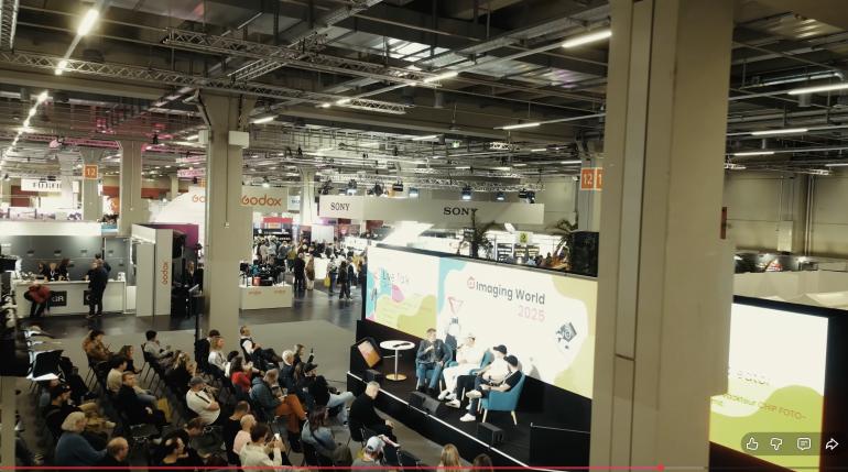 Die sogenannte Main Stage war der zentrale Treffpunkt auf der Imaging World für alle, die Fotografie in ihrer ganzen Bandbreite genießen wollten.
