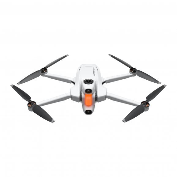 Zwei Kameras: Die Antigravity A1 bringt auf der Ober- und der Unterseite eine Weitwinkelkamera mit, die einen Bildwinkel von jeweils 180 Grad abdecken. So entsteht eine komplette Rundumsicht.