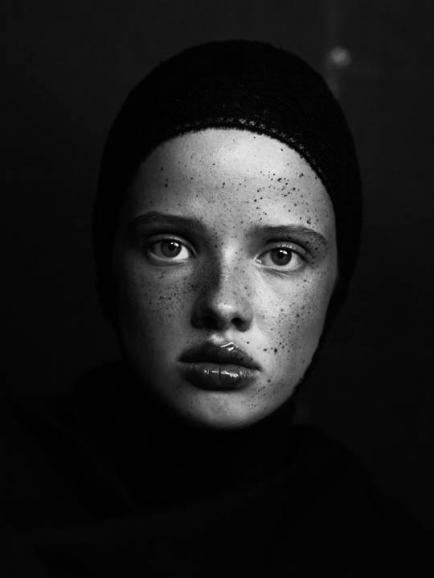 Gänzlich monochrom arbeitet Kiki Xue eher selten – kraftvoll wirken auch diese Bilder.