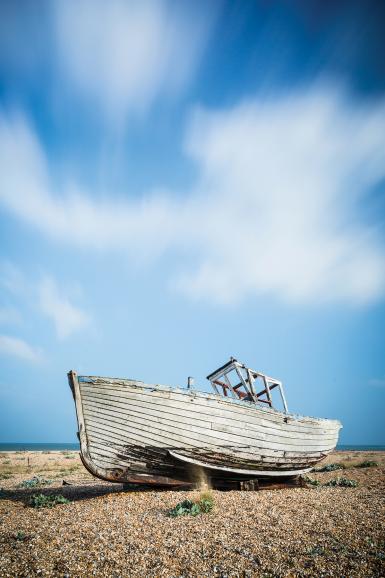 ND-Filter bestehen aus getöntem Glas oder Kunststoff und reduzieren die einfallende Lichtmenge. Sie sind in festen oder variablen Stärken erhältlich.
