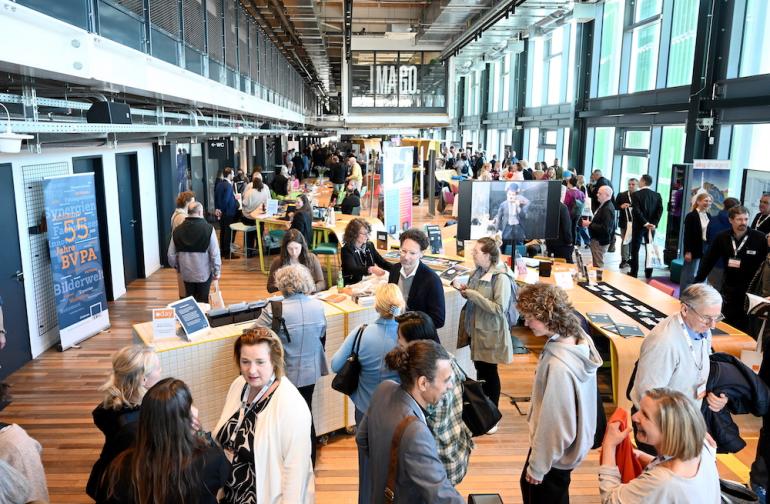 Gut besucht: Der PICTAday bietet zahlreiche Ausstellerflächen und Networking-Möglichkeiten für Bildanbieter, Einkäufer und Kreativschaffende.