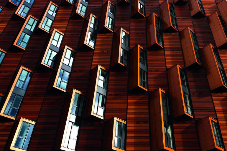 Klare Linien, wiederkehrende Formen und das Spiel von Licht und Schatten: Architektur erzählt Geschichten – und steht im Fokus des zweiten Monats im Jubiläumswettbewerb der fotocommunity.