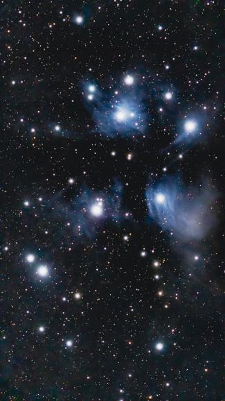 Das erste Licht unseres S50 stammt von Messier 45, den Plejaden.