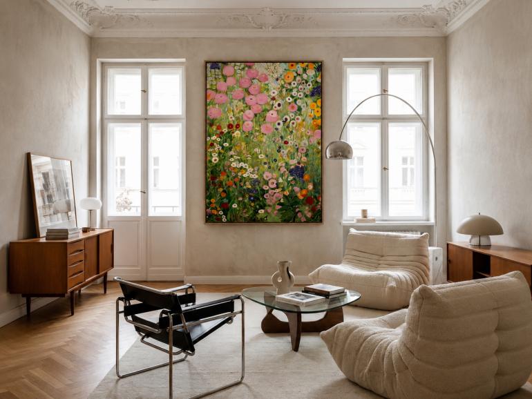 Ein großformatiges Kunstmotiv wird zum Mittelpunkt des Wohnraums.